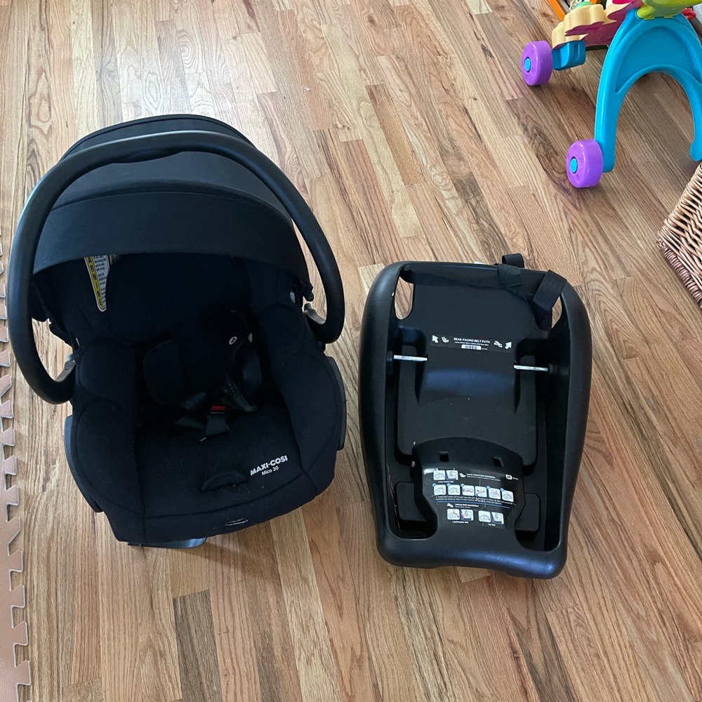 Maxi cosi car seat and base